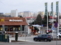 Najpierw Lidl i Biedronka, teraz także McDonald. Narasta spór o parkingi i coraz większe kary