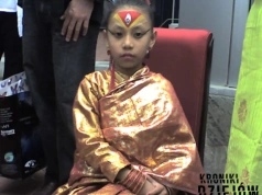 Nie wolno jej dotknąć ziemi. Kim są boginie Kumaru Dewi?