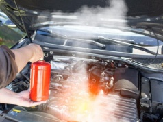 Płonące elektryki to bujda na kółkach. Pokaż to wujkowi, który mówi, że palą się jak zapałki