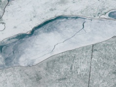 Jezioro przecięła 128 km blizna. Gigantyczną szczelinę widać z kosmosu