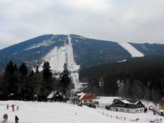 W tym ośrodku narciarskim polski słychać na każdym kroku. Powodem nie tylko ceny