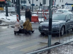 Potrącenie pieszej na Ochocie. Ulica zablokowana
