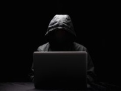 Oszuści podszywają się pod popularny program do kompresji plików. Zwracajcie uwagę na domenę stron, które odwiedzacie