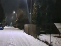 Nocna dyskoteka na ulicy! Zasłaniają okna, bo lampy co kilka sekund zapalają się i gasną