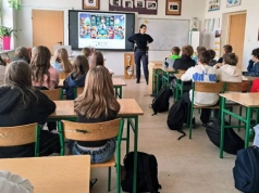 Policjanci z Wysokiego Mazowieckiego uczą, jak bezpiecznie korzystać z Internetu