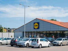 Parkowanie pod Lidlem na nowych zasadach. Znikają bilety parkingowe