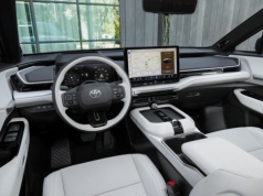 Toyota pokazała RAV4 w wersji XL. To auto kończy z erą hybryd