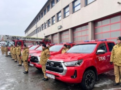 Przekazanie samochodów ratowniczo-gaśniczych i specjalnych dla jednostek PSP dzięki wsparciu WFOŚiGW i podmiotów zewnętrznych