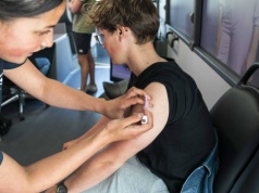 Obowiązkowe szczepienia przeciwko HPV rozwiążą problem. "Jest kłopot z wyszczepieniem chłopców"