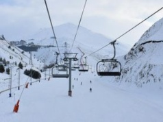 Polskie kurorty bez tłumów w ferie. Turyści wybierają Czechy