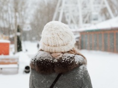 Już nie czapki beanie. Teraz nosi się "fisherman hat". Grzeje jak kaloryfer