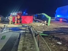 Tragedia na A4. Tir przebił bariery i wpadł na przeciwległy pas. Jedna osoba nie żyje