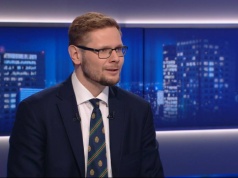 Awans w jeden dzień. Poseł PiS odpowiada na zarzuty prokuratury