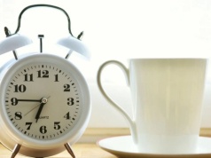 Zmiana czasu na letni. Polacy przestawią zegarki wcześniej, warto pamiętać