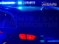 Nie zatrzymał się do kontroli. Ucieczkę zakończył w przydrożnym rowie