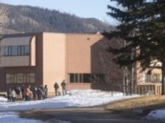 Zabiła matkę i brata, potem poszła do szkoły. Nowe fakty ws. strzelaniny w Kanadzie