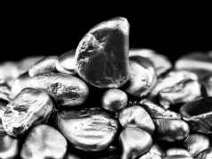 Rząd narzuca ostre cięcia kwot wydobywczych, notowania tego metalu w górę