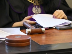 Wzięli łapówkę za akt łaski prezydenta? Zarzuty miał usłyszeć znajomy Dudy