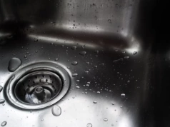 Zagotuj to i wlej do zlewu. Tłuszcz nie osiada w rurach, nawet po smażeniu pączków