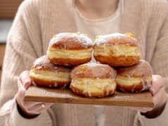 Tłusty Czwartek 2026: pączek nokautuje faworki. Inflacja zjada nasz lukier