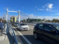 Przebudowa mostu w Kunowie: ruch pieszy pozostaje zapewniony