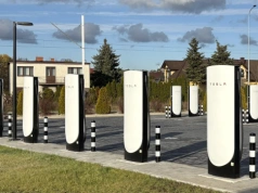 Supercharger w Załuskach już działa. Szybkie ładowanie w drodze ze stolicy nad morze lub na Mazury