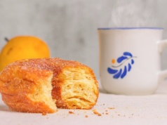 Tak „odchudzisz” pączki. Wypróbuj przepisy na pieczone pączki o mniejszej liczbie kalorii. To fit propozycja na Tłusty czwartek