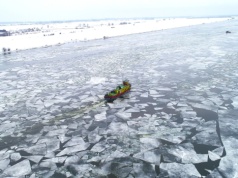 Trwa walka z pokrywą lodu na Wiśle. Sprzyjają dodatnie temperatury