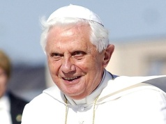 Komu przeszkadzał Benedykt XVI? Rezygnacja papieża w świetle „akt Epsteina”