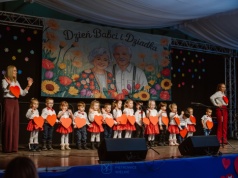 Dzień Babci i Dziadka w Pietrowicach Wielkich – wspólne świętowanie w centrum społeczno-kulturalnym