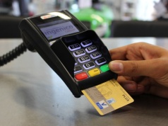 Paraliż płatności w całej Polsce. Karty nie działały, ludzie biegają w poszukiwaniu bankomatów