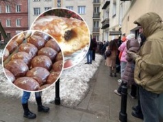 Kolejka ustawiła się jeszcze w nocy. Trudno uwierzyć, że takie pączki wciąż mają wzięcie