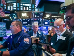 Kontrakty lekko w górę, rynek czeka na dane o inflacji i raport z rynku pracy