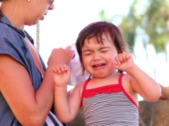 Trzylatka uderza mamę w twarz. Zdziwisz się, jak powinna zareagować