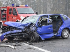 Poważny wypadek. Czołowo-boczne zderzenie na trasie DK28