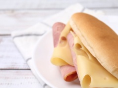 Ten duet się nie lubi? 	Produkty są zbyt podobne do siebie