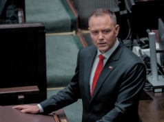 Pół roku poszerzania pola walki. Nawrocki gra na wywrócenie rządowego stolika