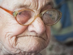 128 stulatków w warmińsko-mazurskim pobiera rekordowe świadczenie ZUS. Tylko 13 z nich to mężczyźni