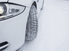 Tysiące kierowców wezwanych do warsztatów. W tym aucie może nawet odpaść koło