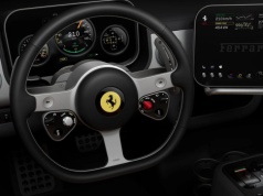 Wnętrze elektrycznego Ferrari jak ze sklepu z elektroniką