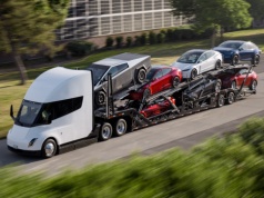 Duża Tesla zajedzie bardzo daleko. Najpierw przygotuj milion złotych