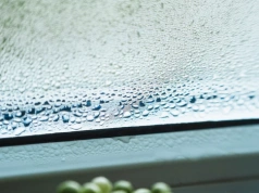 Wilgoć w mieszkaniu zimą? 9 trików, które w 24 godziny ograniczą parowanie okien i pleśń