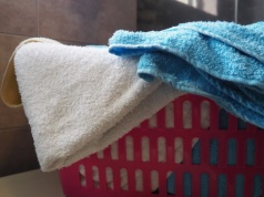 Włącz na 15 minut po kąpieli. Ręczniki i dywany przestaną pachnieć stęchliną