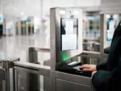 Ostrzeżenie przed kolejkami do kontroli paszportowej na lotniskach