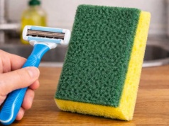 Przyłóż jednorazową maszynkę do gąbki. Drogerie zbankrutują przez ten trik