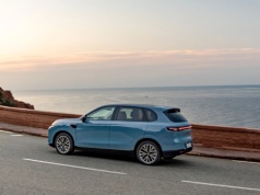 Leapmotor B10 teraz także jako hybryda (REEV). Zasięg 900 km i cena, która namiesza w segmencie C-SUV