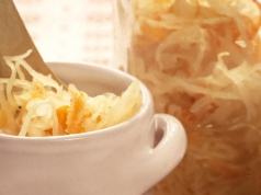 Ta zapomniana kiszonka to naturalny probiotyk. Wspiera jelita i odporność, a wystarczy łyżka