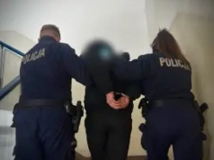 Policyjna obława pod Ostródą. Cupra na plaży i skradziona miedź w torbie