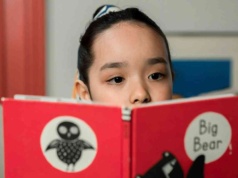 Dzieci przestają czytać. Alarmujące dane z Wielkiej Brytanii i Polski