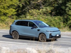 Leapmotor B10 Hybrid EV wjeżdża do Polski. 218 KM, 900 km zasięgu i cena jak za Toyotę Yaris Cross